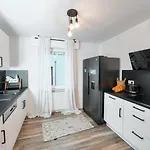Moderne In Schlangen, Zentral Und Ruhig Lejlighed