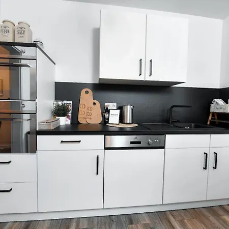 Moderne In Schlangen, Zentral Und Ruhig