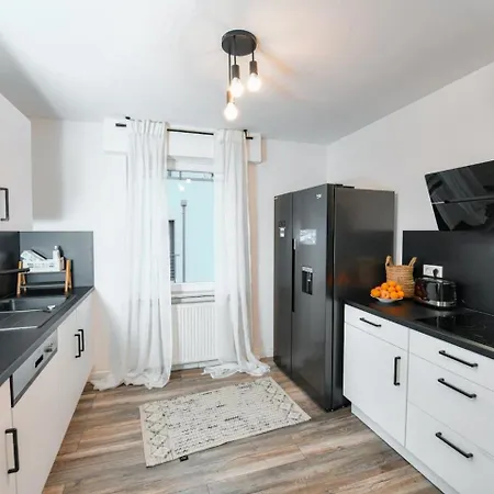 Moderne In Schlangen, Zentral Und Ruhig Apartamento