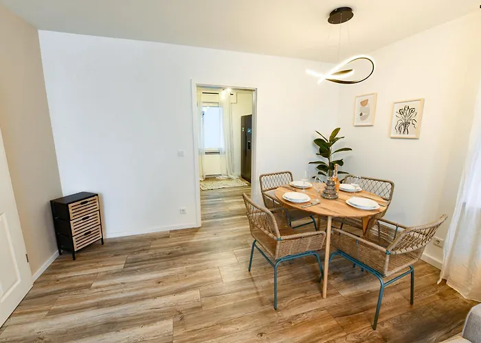 Moderne In Schlangen, Zentral Und Ruhig Schlangen