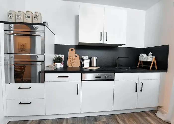 Moderne In Schlangen, Zentral Und Ruhig